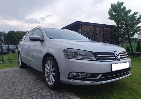 Volkswagen Passat cena 26600 przebieg: 220000, rok produkcji 2012 z Gliwice małe 211